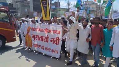 सिमडेगा: स्वामी रामगिरी के पैगंबर मोहम्मद पर दिए बयान के खिलाफ सिमडेगा में मुस्लिम समाज ने निकाली आक्रोश रैली, SDO को दिया ज्ञापन