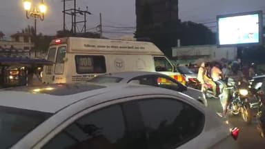 रामपुर: राम-रहीम पुल के पास भीषण जाम लगा, एंबुलेंस काफी देर तक जाम में फंसी रही, राहगीरों ने खुलवाया जाम, यातायात पुलिस नदारद