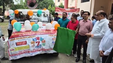 रामपुर: सीएमओ कार्यालय से संचारी रोग नियंत्रण एवं दस्तक अभियान का शुभारंभ, विधायक ने जागरूकता रैली को हरी झंडी दिखाकर किया