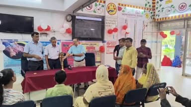 बक्सर: अंतराष्ट्रीय वृद्धजन दिवस पर बक्सर सदर अस्पताल में मुफ्त छड़ी का वितरण