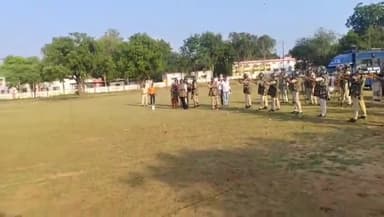 मंदसौर: SP के निर्देश पर गरोठ में पुलिसकर्मियों ने बलवा ड्रिल का किया अभ्यास, राजस्व विभाग के कर्मी भी रहे मौजूद