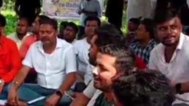 कस्बा: कस्बा प्रखंड सह अंचल कार्यालय परिसर में स्मार्ट मीटर के खिलाफ राजद कार्यकर्ताओं ने किया धरना प्रदर्शन