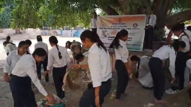 सरदारशहर: रामनगर बास में मित्तल महिला महाविधालय की छात्राओं ने नुक्कड़ नाटक का आयोजन कर स्वच्छता का संदेश दिया