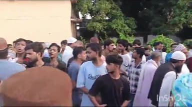 इकौना: व्यापार मंडल अध्यक्ष पर मोहम्मद साहब पर अभद्र टिप्पणी करने का आरोप, थाने पहुंचे मुस्लिम समुदाय ने दिया प्रार्थनापत्र