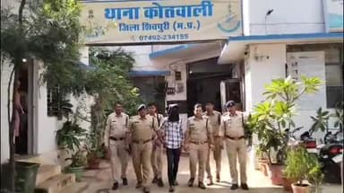 शिवपुरी नगर: नाबालिक लड़की के साथ दुष्कर्म के मामले में फरार आरोपी को कोतवाली थाना पुलिस ने सतनवाड़ा नरवर के जंगलों से पकड़ा