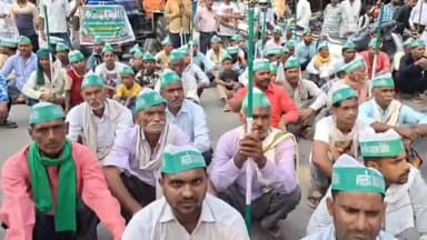 बरेली: कोतवाली थाना क्षेत्र स्थित डीएम कार्यालय पर धरने पर बैठे भारतीय किसान यूनियन महात्मा टिकैत के बैनर तले किसान