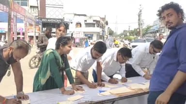 मंदसौर: गांधी चौराहे पर मंदसौर को संभाग बनाने के लिए शुरु हुआ पोस्टकार्ड अभियान, शहर से एक माह में लिखे जाएंगे 1 लाख पोस्टकार्ड