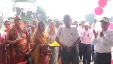 रोहतास: कस्तूरबा गांधी आवासीय विद्यालय में प्लस टू का उद्घाटन, जिला पार्षद ने छात्राओं को किताबें बांटी