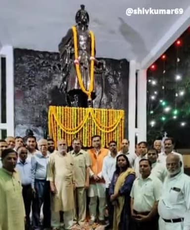 क्रांतिकारी विचार मंच के प्रांतीय संरक्षक देवस्वरूप पटेल ने अवध के राजा जयलाल सिंह की जयंती पर दी श्रद्धांजलि।