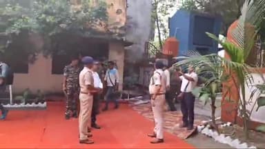 धनबाद/केंदुआडीह: धनबाद के एसपी सिटी, एसपी और डीसी गांधी सेवा सदन पहुंचे, गांधी जी की प्रतिमा पर किया माल्यार्पण