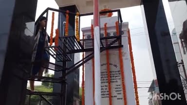 सासाराम: रोहतास जिला पदाधिकारी ने सासाराम में गांधी जी की प्रतिमा पर किया माल्यार्पण