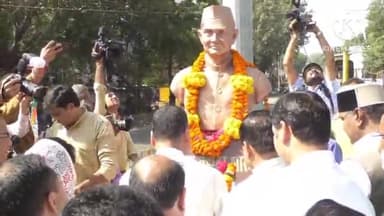 हुज़ूर: कुशाभाऊ ठाकरे इंटरनेशनल कन्वेंशन सेंटर परिसर में CM ने महात्मा गांधी और पूर्व पीएम लाल बहादुर शास्त्री को दी श्रद्धांजलि