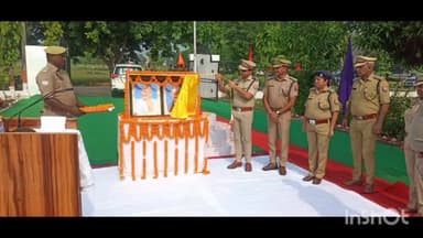 बलरामपुर: रिजर्व पुलिस लाइन में पुलिस अधीक्षक ने गांधी जयंती पर ध्वजारोहण किया, पुलिस जवानों को दिलाई शपथ