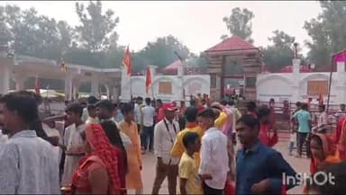 थावे: नवरात्र के पहले दिन थावे दुर्गा मंदिर परिसर में हजारों श्रद्धालुओं ने किया पूजा-पाठ, पुलिस रही तैनात