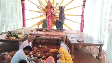 हमीरपुर: मुख्यालय में नवरात्रि के पहले दिन श्रद्धालुओं का लगा जमावड़ा, विधि-विधान संग मां की पूजा-अर्चना कर हुई स्थापना