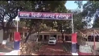 हमीरपुर: बिवार कस्बा के बाला मोहाल में कच्चे मकान की धन्नी टूटने से पति, पत्नी और पुत्र घायल हुए