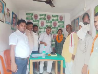 बक्सर जनता दल यूनाइटेड जिला कार्यालय पर राजपुर प्रखंड केभरखरा ग्राम निवासी चंदन पटेल जी को जनता दल यूनाइटेड की सदस्यता दिलाई गई। जिला अध्यक्ष अशोक कुमार सिंह की उपस्थिति में पार्टी के जिला उपाध्यक्ष रवि राज, प्रखंड अध्यक्ष फूटूचंद कुशवाहा,