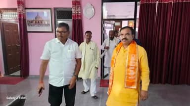 हमीरपुर सदर विधायक डॉ मनोज प्रजापति जी के निजी कार्यालय भागीरथ भवन सुमेरपुर में पहुंचे कानपुर बुंदेलखंड क्षेत्रीय अध्यक्ष श्री प्रकाश पाल कार्यकर्ताओं ने किया भव्य स्वागत