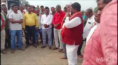 मनिका: पिपरा कला में नवरात्रि के कलश की स्थापना को लेकर निकाली गई कलश यात्रा, विधायक रामचंद्र सिंह हुए शामिल