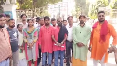 बरेली: थाना कोतवाली क्षेत्र स्थित डीएम कार्यालय पर आजाद हिंदू सेना ने अपनी मांगों को लेकर दिया ज्ञापन