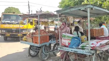 मंदसौर: गांधी चौराहे से महाराणा प्रताप चौराहे तक नगर पालिका ने हटाया अतिक्रमण, रोड पर रखे सामान को किया जब्त