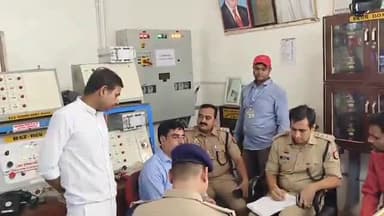 हमीरपुर: सुमेरपुर कस्बे में कार्यदायी संस्था ने झाड़ा पल्ला रेलवे कर्मियों को जिम्मेदार बताया, प्रशासन, आरपीएफ, जीआरपी ने किया निरीक्षण