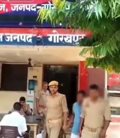 कैंपियरगंज: पीपीगंज थाना के कस्बे से लोक सेवक के कर्तव्य निर्वहन में बाधा डालने और लूट के आरोप में 1 अभियुक्त गिरफ्तार