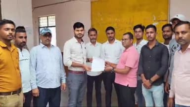 सवायजपुर: भारतीय बजरंग दल के पदाधिकारियों ने विभिन्न मांगों को लेकर सवायजपुर एसडीएम  कार्यालय में दिया ज्ञापन