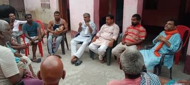 जदयू के किसान प्रकोष्ठ के जिलाध्यक्ष एवं पवनी के पूर्व मुखिया रामभजन सिंह कुशवाहा जी के असामयिक मृत्यु की सूचना पाकर उनके आवास पर शोक संवेदना प्रकट करते हुए । जदयू जिलाध्यक्ष श्री Ashok Kumar Singh  , जिला उपाध्यक्ष रवि राज , पार्टी के जिला