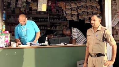 बीना: ड्रग इंस्पेक्टर ने अंबेडकर तिराहे स्थित मेडिकल स्टोर सहित अन्य मेडिकल स्टोरों की जांच की