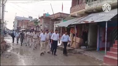 कोचस: कोचस प्रखंड में स्थानीय प्रशासन ने निकाली फ्लैग मार्च, पंडालों में सीसी कैमरे से रखी जाएगी नजर