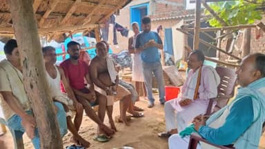 एक वर्ष के अन्दर अधा दर्जन से अधिक नए लोगो के असामयिक मृत्यु से सहमा सिराजी टोला गांव के ग्रामीण जनता ।
ट्रक चालक मिथलेश सिंह के पीड़ित परिवार से मिलकर सांत्वना दिया ।
देवी देवता के शरण जाने के लिए ग्रामीणों ने किया बैठक ।
 ट्रक चालक मिथलेश