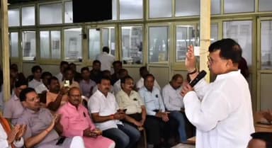 ग्वालियर गिर्द: ग्वालियर के 15 विधानसभा में ऊर्जा मंत्री प्रद्युमन सिंह तोमर ने कार्यकर्ताओं से की मुलाकात