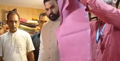 पटना ग्रामीण: उपमुख्यमंत्री सम्राट चौधरी खादी मॉल पहुंचे, महात्मा गांधी की प्रतिमा पर किया माल्यार्पण, खादी मॉल का भी किया निरीक्षण