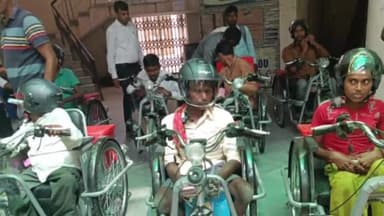 नगर नौसा: नगरनौसा में 9 लाभुक को मोटराइज्ड ट्राई साइकिल का किया गया वितरण