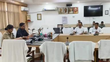 हमीरपुर: हमीरपुर में खनन गतिविधियों के संबंध में जिलाधिकारी की अध्यक्षता में मौरम पट्टाधारकों के साथ हुई बैठक