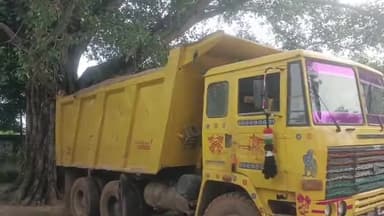 कांकेर: नवागांव में अवैध तरीके से रेत चोरी कर ले जा रहे हाइवा वाहन को चारामा तहसीलदार ने पकड़ा