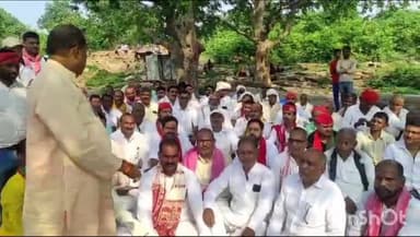 मड़िहान: समाजवादी पार्टी की मासिक बैठक मड़िहान के सिद्धनाथ की दरी पर विधानसभा अध्यक्ष शैलेश पटेल की अध्यक्षता में संपन्न हुई