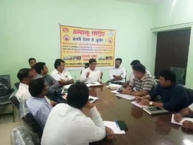 धौलपुर: मौसमी बीमारियों की रोकथाम के लिए सीएमएचओ परिसर में आयोजित की गई समीक्षा बैठक