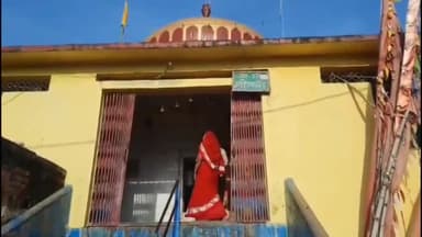 जवा: ग्राम सितलहा स्थित शीतला माता मंदिर में नवरात्र पर्व के तीसरे दिन सुबह से शाम तक लगी रही श्रद्धालुओं की भीड़