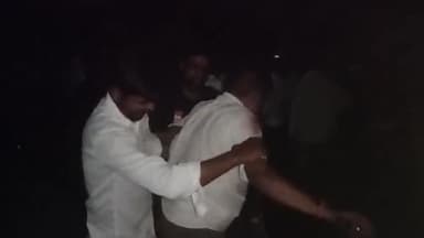 हाथरस: गांव नगला अलिया के पास चलती बाइक फिसलकर गिरने से एक शख्स गंभीर रूप से घायल, परिजनों ने कराया जिला अस्पताल में भर्ती