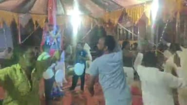 जीरापुर: जीरापुर नगर में नवरात्रि पर्व पर मां शारदा गरबा समिति ने प्राचीन परंपरा को निभाते हुए किया बन्दोंरी नृत्य