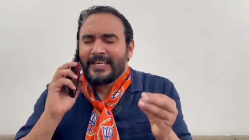 वोटिंग से पहले BJP वालों की फोन कॉल वायरल हो गई 🤣🤣

सुनिए क्या बोल रहे हैं !! #Satire