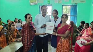 जलालगढ़: प्रखंड क्षेत्र के विद्यालयों में अर्धवार्षिक परीक्षा के बाद उत्तीर्ण छात्र-छात्राओं के बीच प्रस्तुत किए गए प्रगति पत्रक