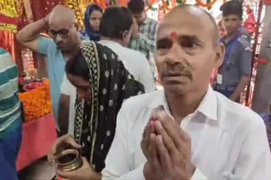 कैंपियरगंज: कैंपियरगंज तहसील में नवरात्र के चौथे दिन श्रद्धालुओं ने मां कुष्मांडादेवी की पूजा के लिए मंदिरों में की पूजा