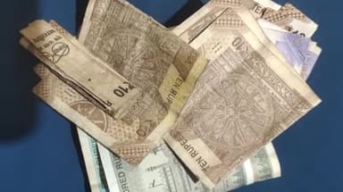 दलौदा: दलोदा पुलिस ने मुखबिर की सूचना पर धुंधडका निवासी आरोपी को सट्टा अंक लिखी पर्ची व ₹2130 नकदी के साथ पकड़ा, केस दर्ज