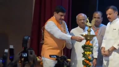 हुज़ूर: CM मोहन यादव ने भोपाल के रवींद्र भवन में आयोजित शिक्षा भूषण अखिल भारतीय सम्मान समारोह का शुभारंभ किया