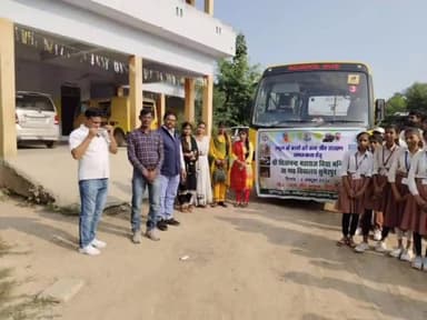 हमीरपुर: भरुआ सुमेरपुर कस्बे के शिवानंद उच्चत्तर माध्यमिक विद्यालय से वन्य जीवों से रूबरू होने के लिए छात्र-छात्राओं का दल रवाना