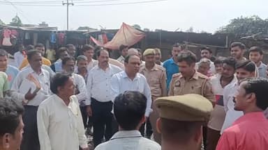 सवायजपुर: पाली में नाली निर्माण विवाद को सुलझाने पुलिस बल के साथ पहुंचे एसडीएम, छुटभैया नेताओं के दखल से नहीं सुलझ रहा था विवाद