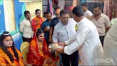 औरैया: तिलक नगर स्थित पुरानी नुमाइश मैदान में चल रही रामलीला में निषाद मिलन, केवट संवाद व दशरथ मरण का किया गया मंचन